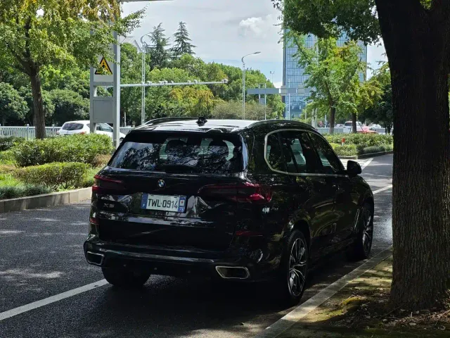 BMW X5 — Фото автомобиля 12