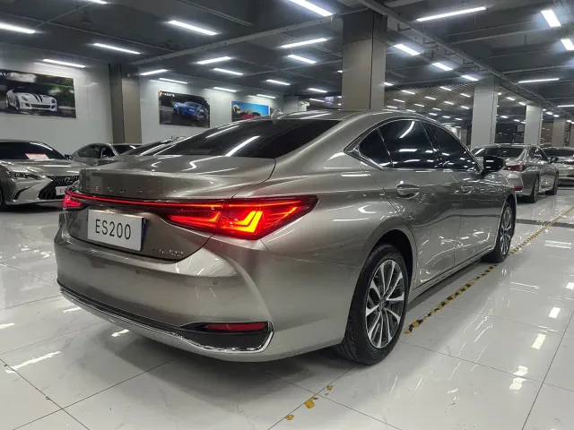Lexus ES — Фото автомобиля 9