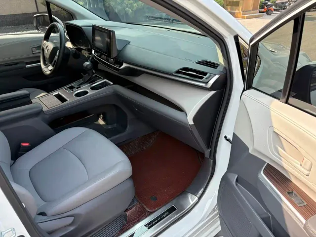 Toyota Granvia — Фото автомобиля 18