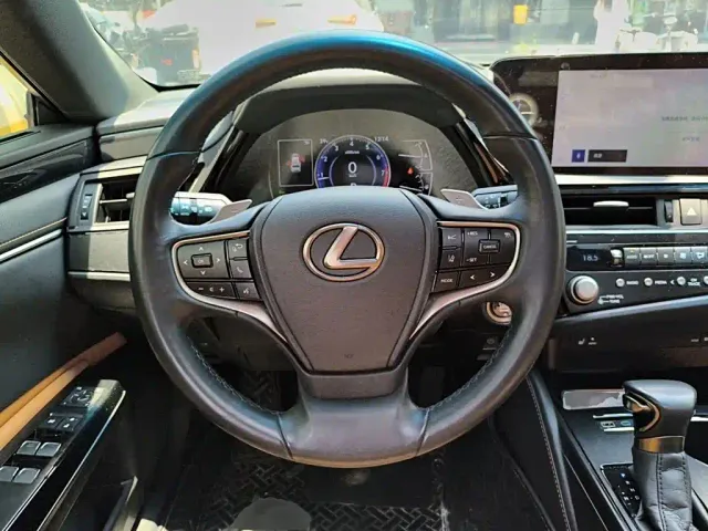 Lexus ES — Фото автомобиля 2