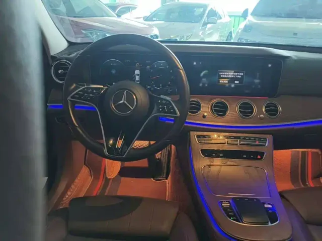 Mercedes-Benz E-Class — Фото автомобиля 11
