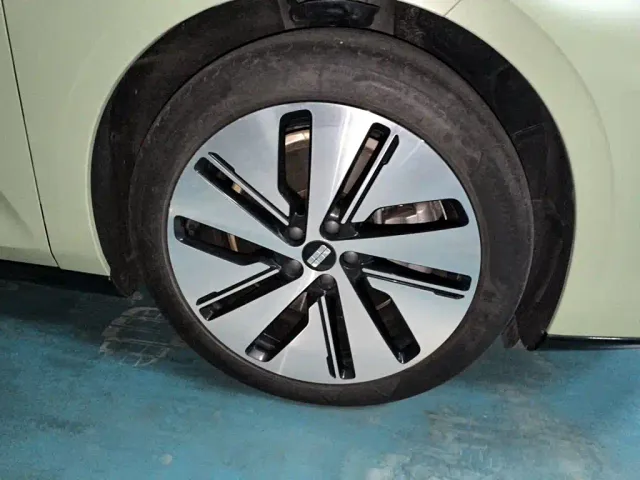 Geely Galaxy E8 — Фото автомобиля 25