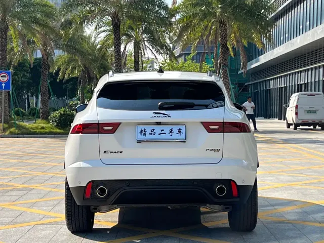 Jaguar E-PACE — Фото автомобиля 5