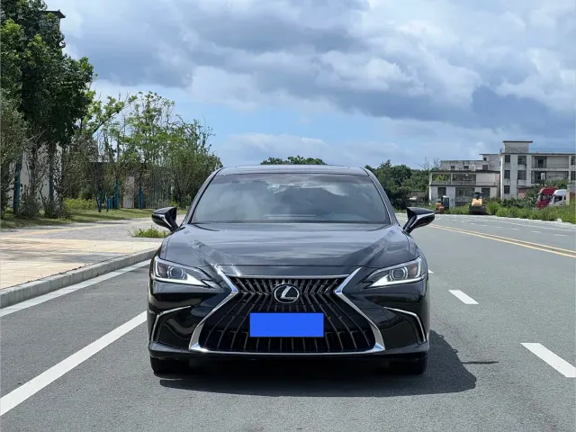 Lexus ES — Фото автомобиля 2
