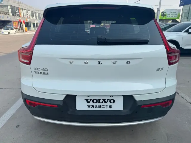 Volvo XC40 — Фото автомобиля 10