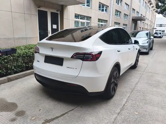 Tesla Model Y — Фото автомобиля 6