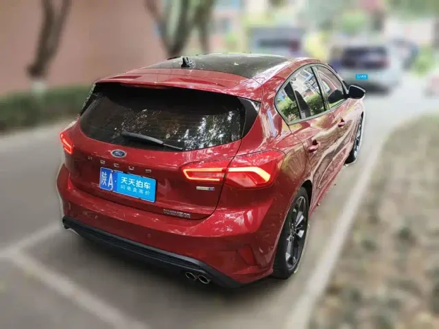 Ford Focus — Фото автомобиля 2