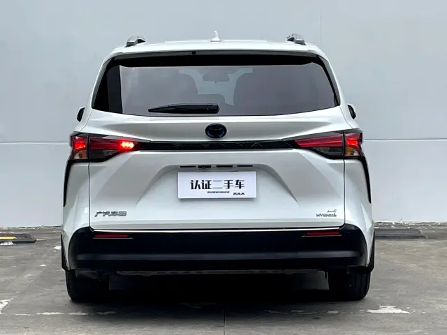 Toyota Sienna — Фото автомобиля 29