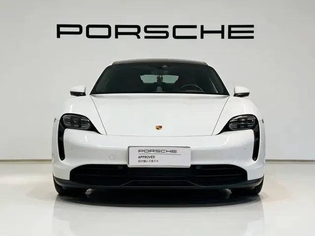 Porsche Taycan — Фото автомобиля 2