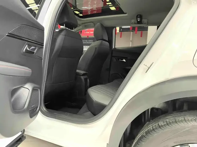 Peugeot 2008 — Фото автомобиля 10