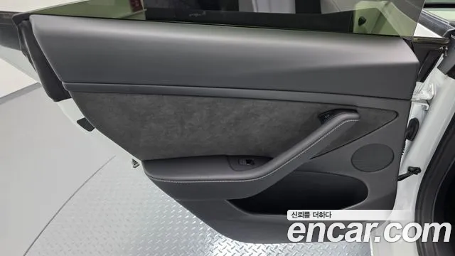 Tesla Model 3 — Фото автомобиля 14