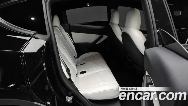 Tesla Model Y — Фото автомобиля 11