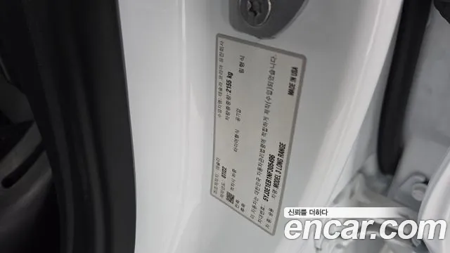 Tesla Model 3 — Фото автомобиля 27