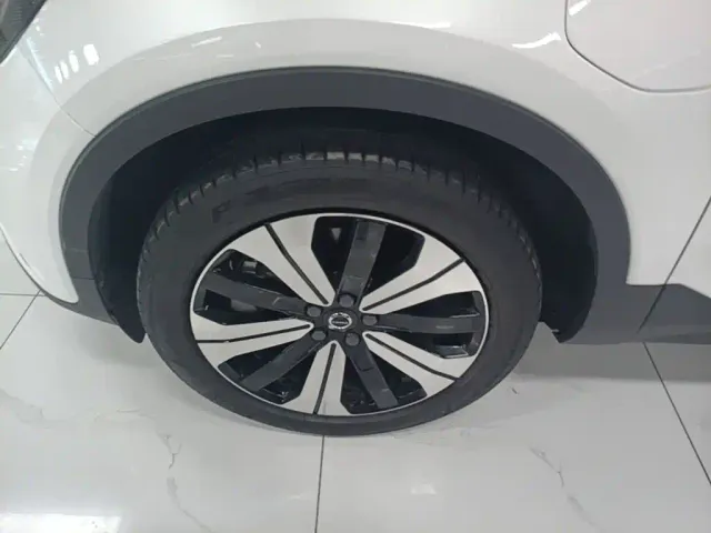 Volvo XC40 — Фото автомобиля 22