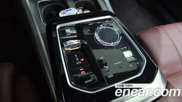 BMW 7-Series 7 серия (G70) 740i sDrive Design Pure Excellence — Фото автомобиля 8