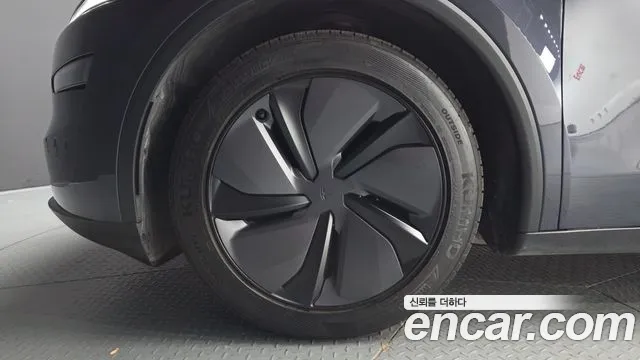 Tesla Model Y — Фото автомобиля 5
