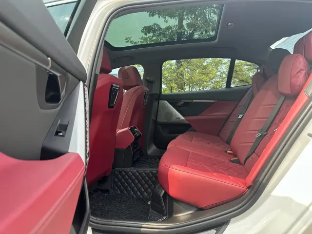 BMW 5 Series — Фото автомобиля 8