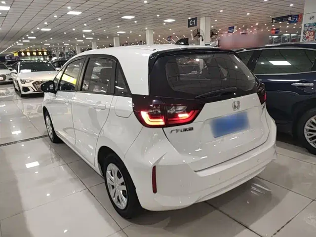 Honda Fit — Фото автомобиля 4