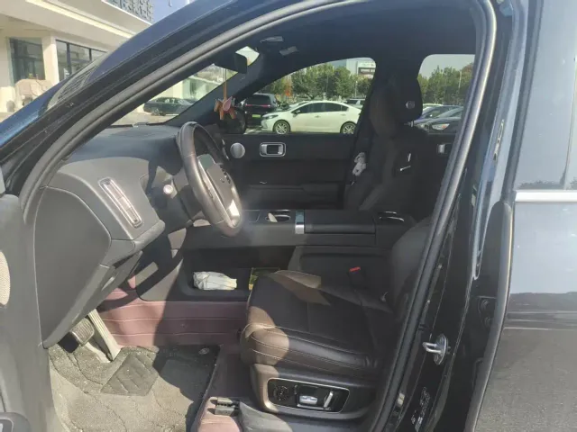 Li Auto L8 — Фото автомобиля 5