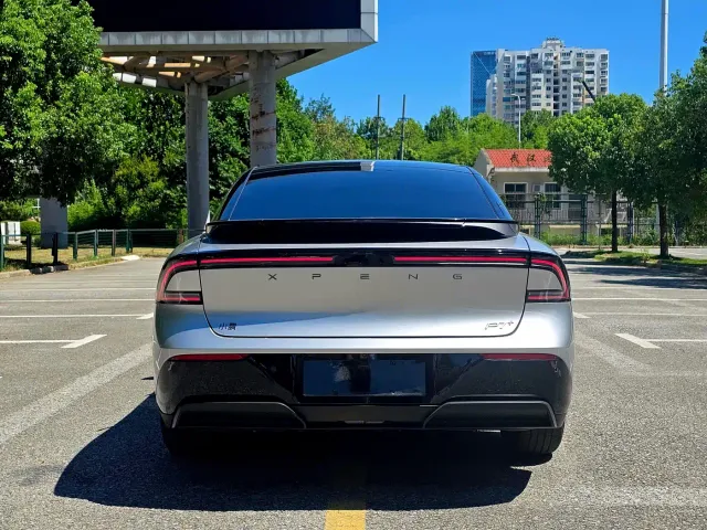 Xpeng P7+ — Фото автомобиля 5