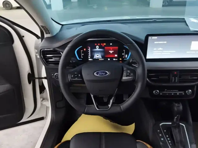 Ford Focus — Фото автомобиля 10