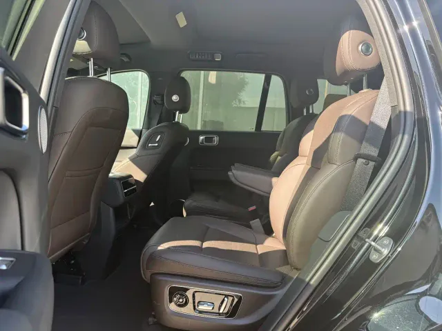 Li Auto L8 — Фото автомобиля 8
