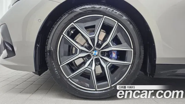 BMW 5 Series G60 — Фото автомобиля 5