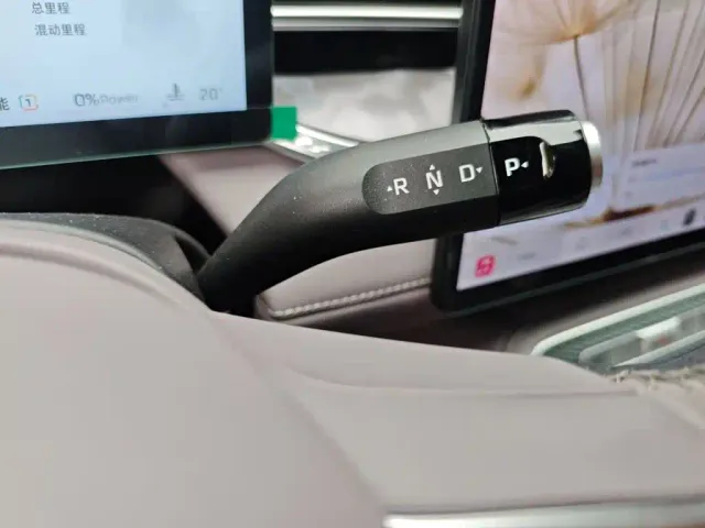 Roewe M7 DMH — Фото автомобиля 6