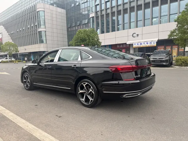 Volkswagen Passat — Фото автомобиля 9
