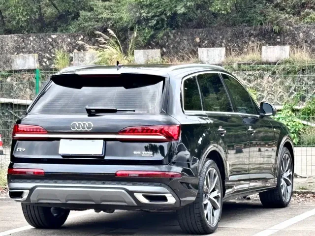 Audi Q7 — Фото автомобиля 25
