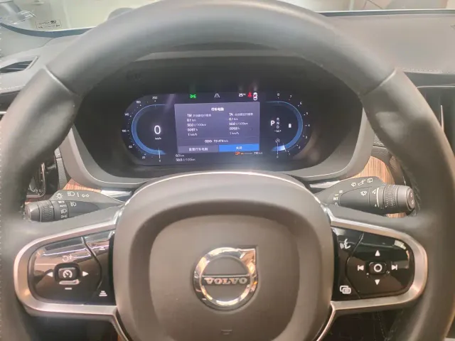 Volvo XC60 — Фото автомобиля 15