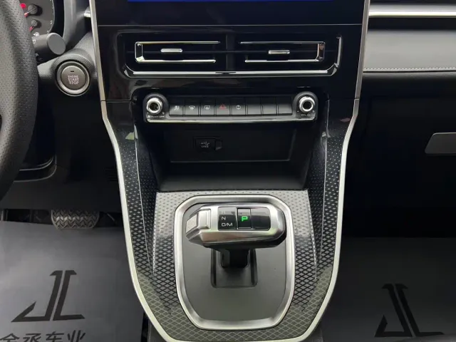 Haval M6 — Фото автомобиля 12