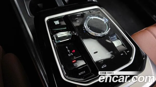BMW 7 Series — Фото автомобиля 12