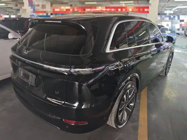 Li Auto L7 — Фото автомобиля 6