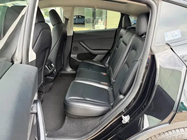 Tesla Model Y — Фото автомобиля 14