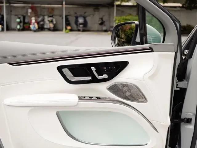 Mercedes-Benz Maybach EQS SUV — Фото автомобиля 16
