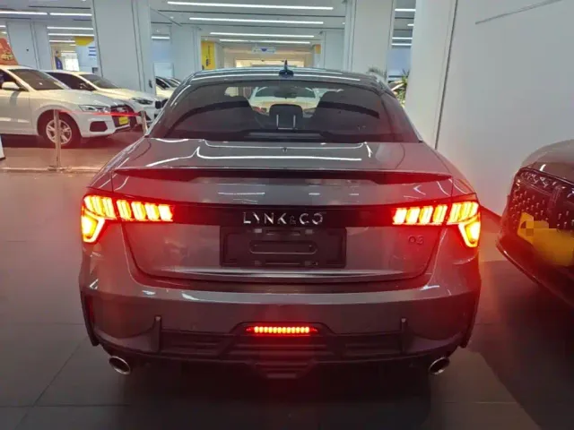 Lynk & Co 03 — Фото автомобиля 5