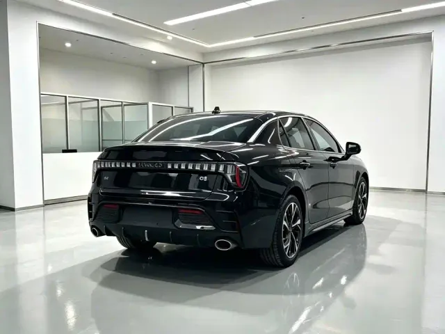 Lynk & Co 03 — Фото автомобиля 8