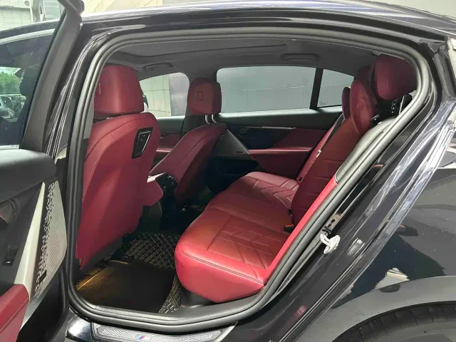 BMW 5 Series — Фото автомобиля 3