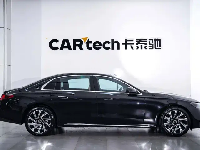 Mercedes-Benz E-Class — Фото автомобиля 3