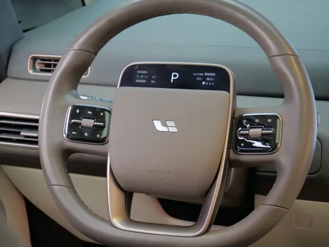 Li Auto MEGA — Фото автомобиля 21