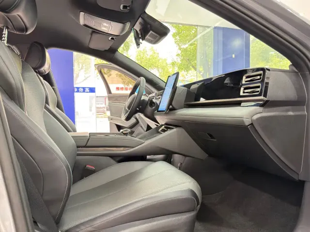 BYD Qin L — Фото автомобиля 13