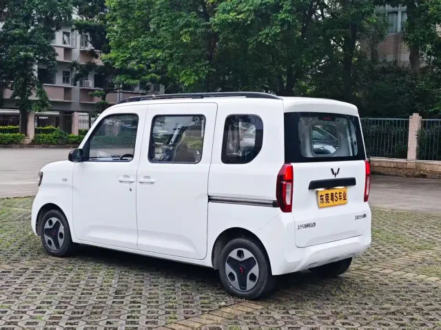 Wuling Zhiguang NEV — Фото автомобиля 6
