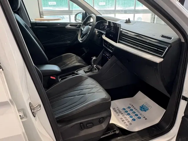 Volkswagen Tiguan L — Фото автомобиля 12