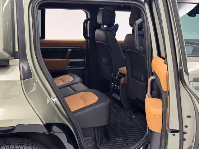 Land Rover Defender — Фото автомобиля 20