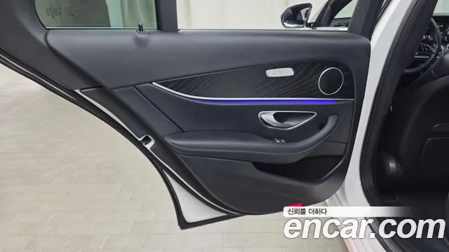 Mercedes-Benz E-Class — Фото автомобиля 14
