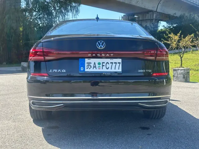 Volkswagen Passat — Фото автомобиля 14