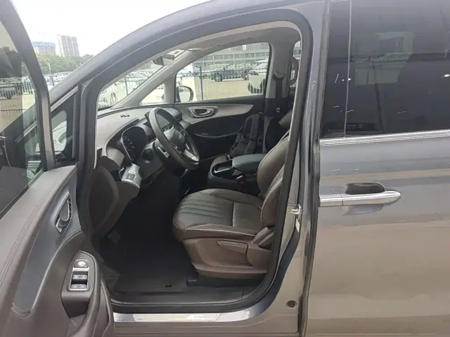 Roewe iMAX8 — Фото автомобиля 14