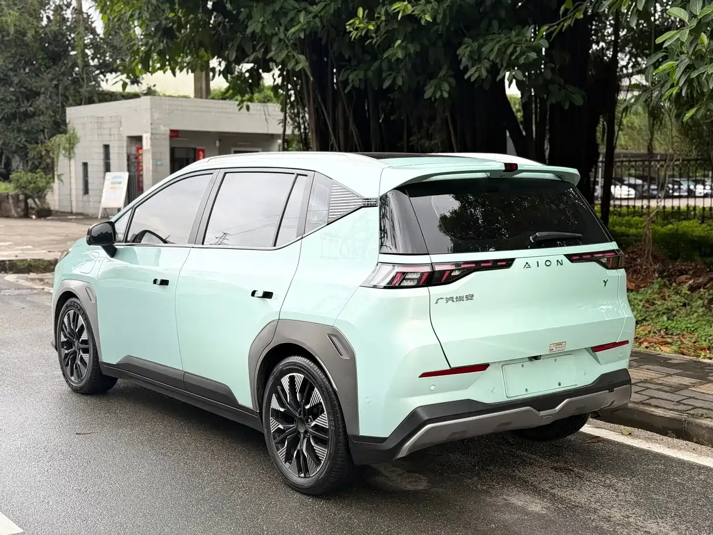 Aion AION Y 2022 80 Intelligent Driving Edition — Фото автомобиля 4