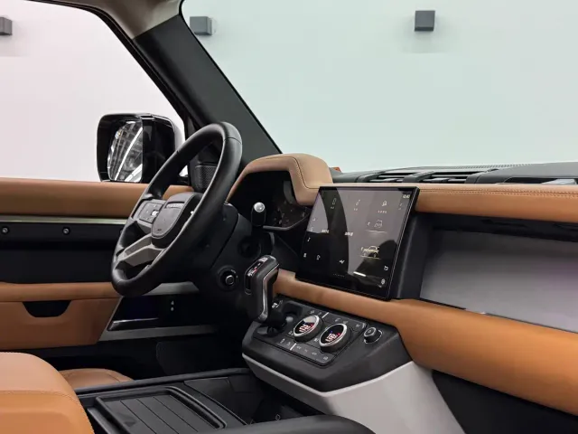 Land Rover Defender — Фото автомобиля 11